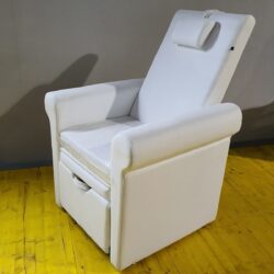 Poltrona podologica podologia spa pedicure poggiapiedi scomparsa PIRA Weelko Bianca o Grigia - immagine 10