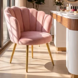 poltrona in velluto con piedi oro design moderno