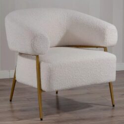 Poltrona in Tessuto Teddy con Piedi in Metallo Dorato – Stile Scandinavo