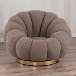 Poltrona Girevole in Tessuto Teddy con Struttura in Metallo Dorato – Stile Scandinavo