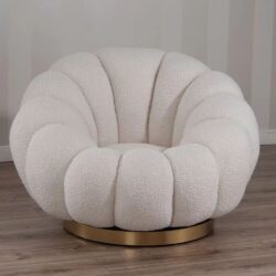 Poltrona Girevole in Tessuto Teddy con Struttura in Metallo Dorato – Stile Scandinavo