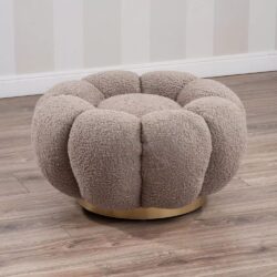 Poggiapiedi Pouf in Tessuto Teddy con Base in Metallo Dorato – Stile Scandinavo