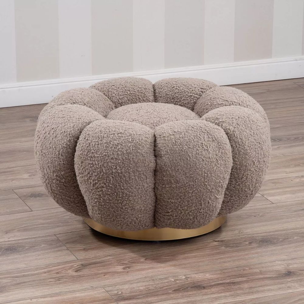 Poggiapiedi Pouf in Tessuto Teddy con Base in Metallo Dorato – Stile Scandinavo