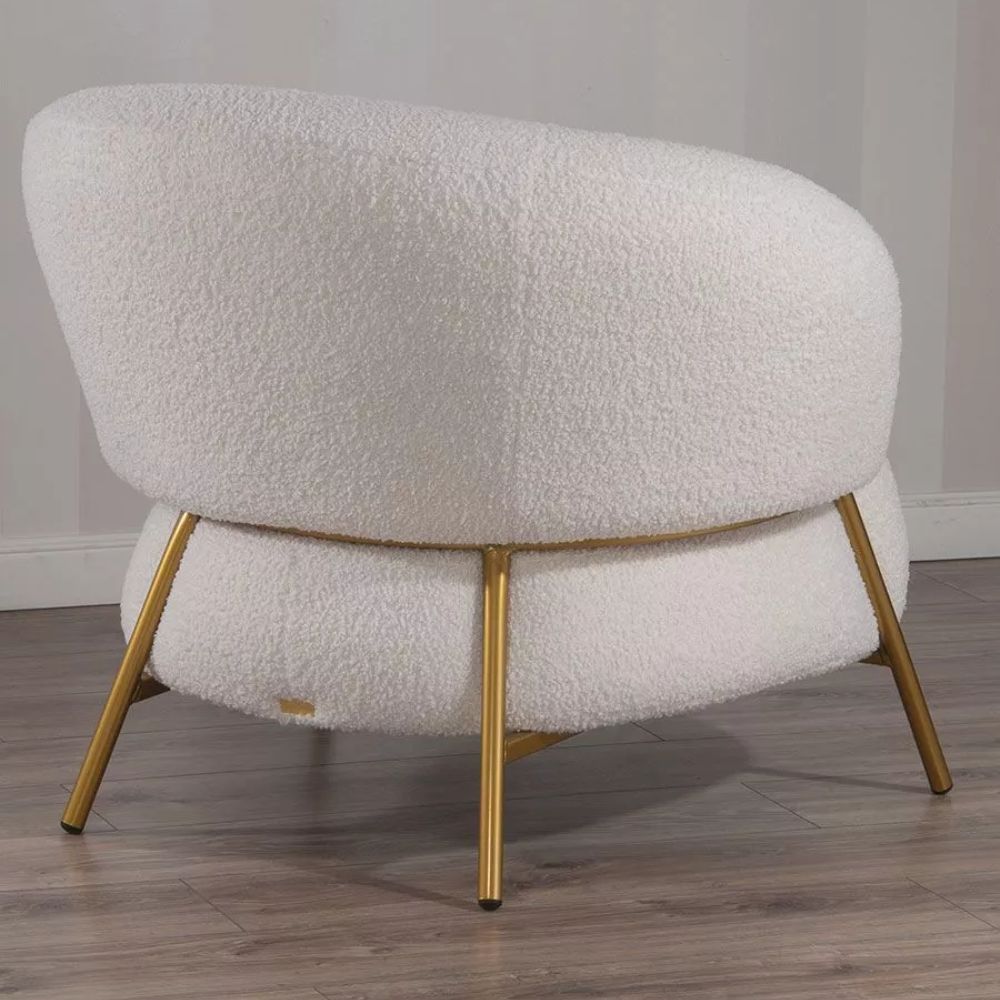 Poltrona in Tessuto Teddy Beige o Tortora con Struttura in Metallo Dorato – Stile Scandinavo