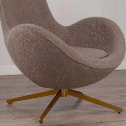 Poltrona Girevole Celestia in Tessuto Teddy Beige o Crema – Struttura in Metallo Dorato – Stile Scandinavo