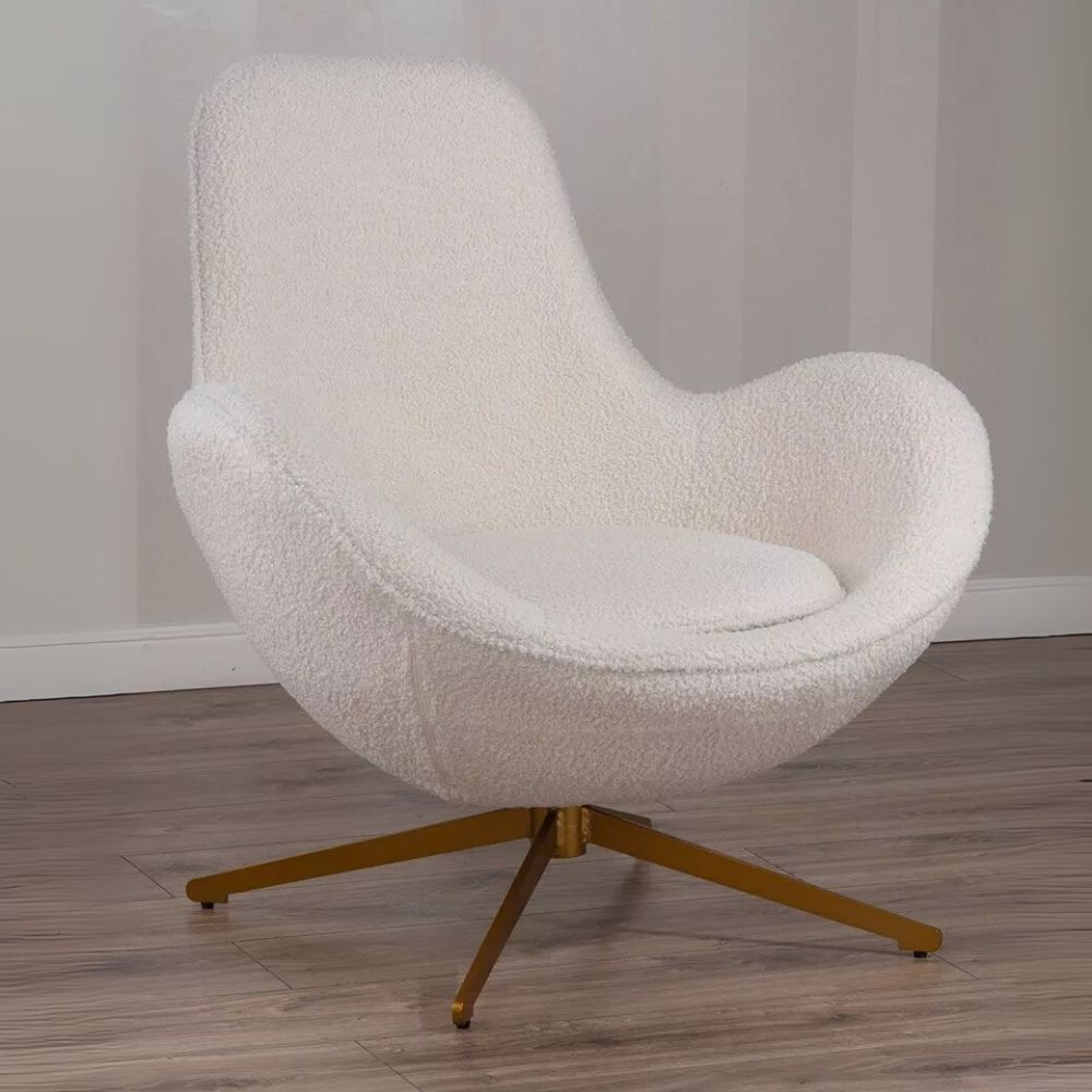 Poltrona Girevole Celestia in Tessuto Teddy Beige o Crema – Struttura in Metallo Dorato – Stile Scandinavo