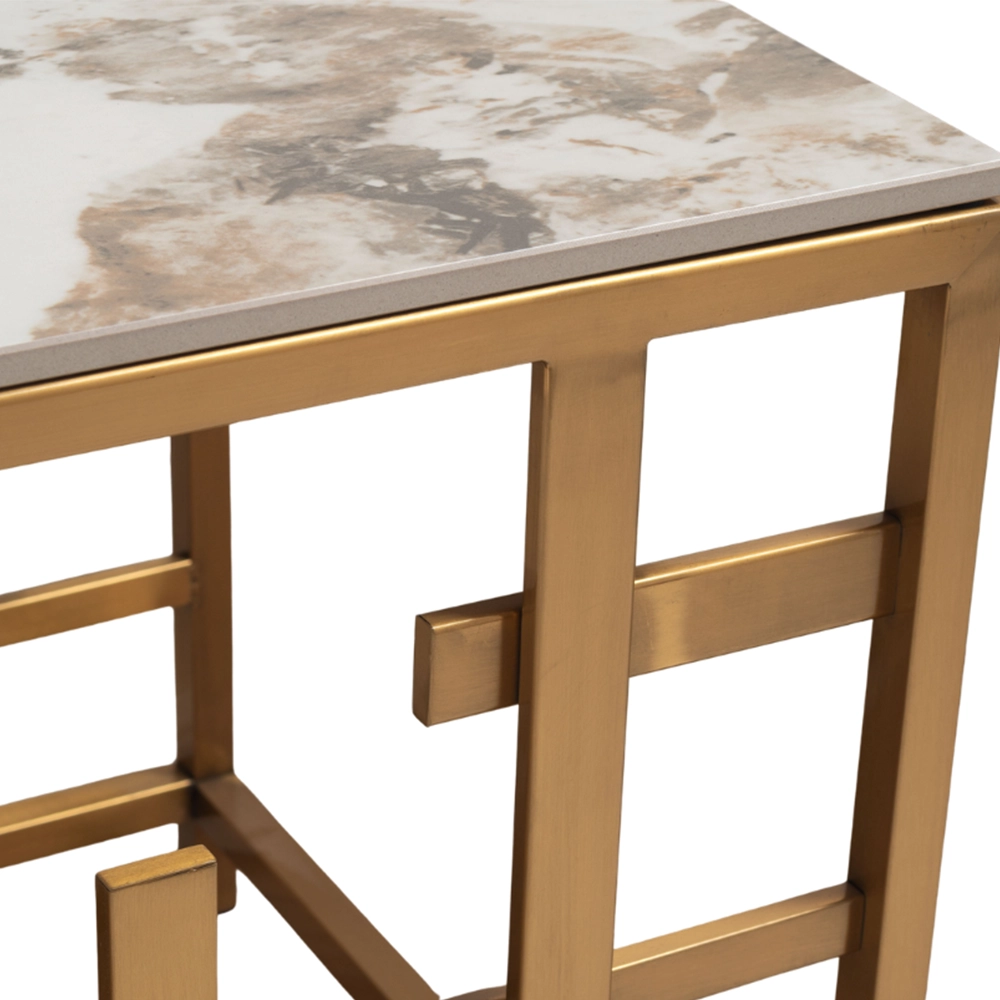 Tavolino Kansuro stile Japandi con top in ceramica effetto marmo Calacatta e struttura in metallo dorato – Collezione Sabi - immagine 3