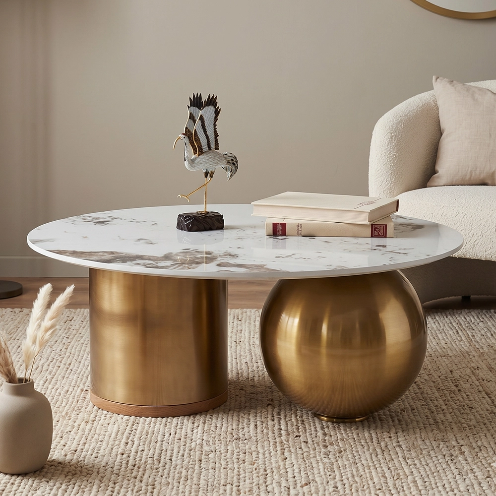 Tavolino rotondo arredamento centro estetico da Salotto Kumaro Japandi con Top in Ceramica Effetto Marmo Calacatta e Struttura Oro